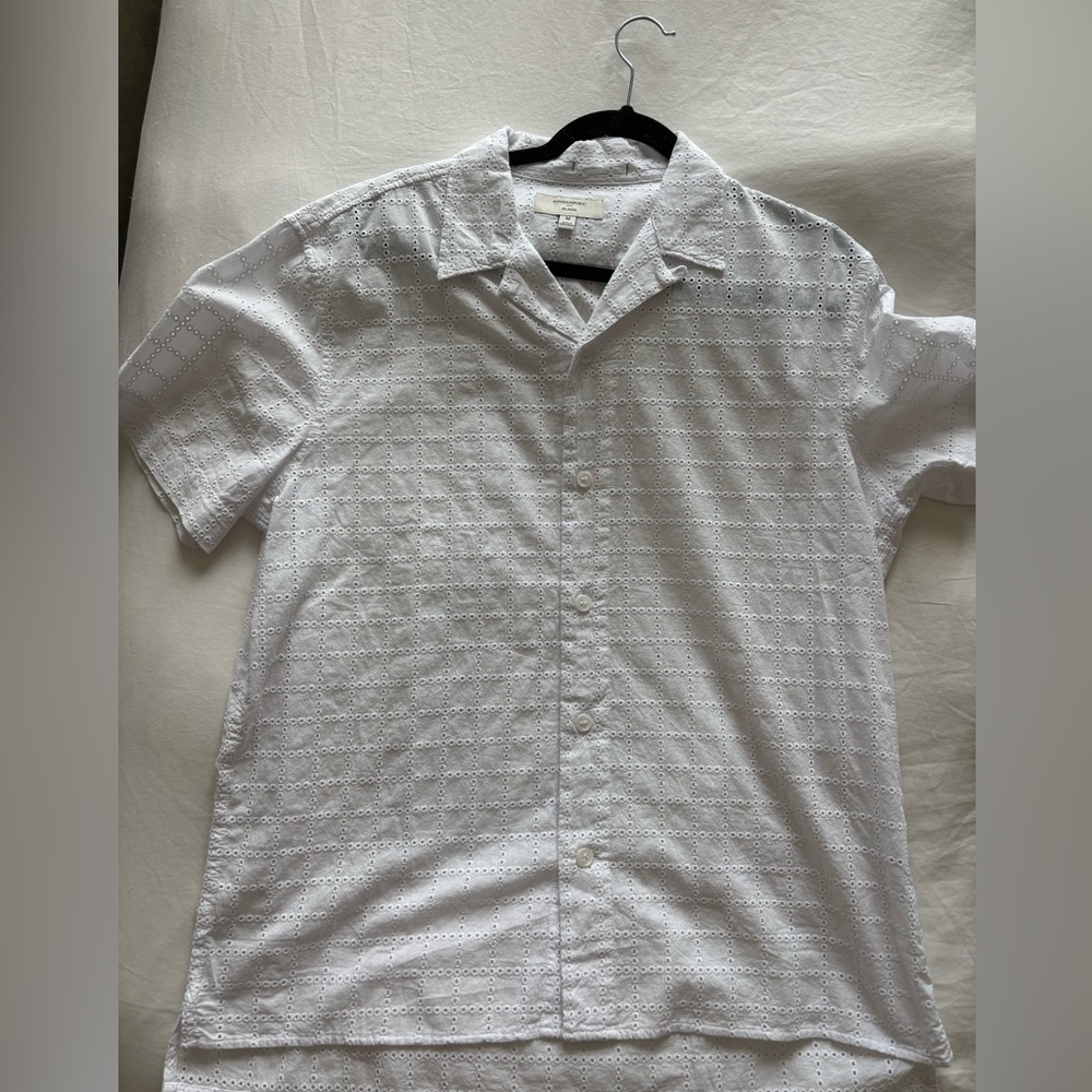 Banana Republic Relaxed Fit White Button-Up Shirt | Classic Minimal - Size M